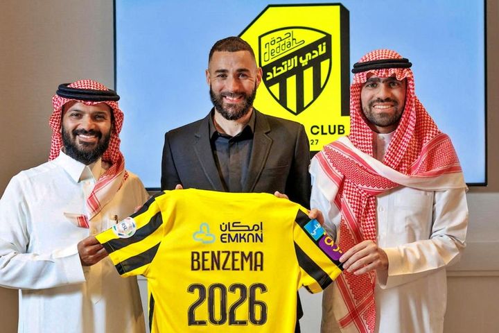 Benzema ký hợp đồng 3 năm với Al Ittihad, trở thành đối thủ của Ronaldo