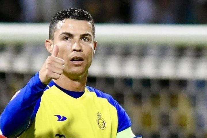 Al Nassr vung tiền mua cựu cầu thủ MU về đá cặp với Ronaldo