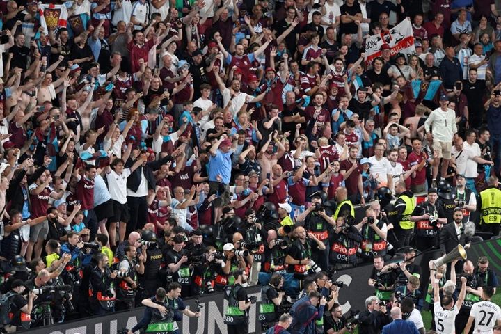 West Ham ăn mừng chức vô địch Conference League, lập kỷ lục khó tin