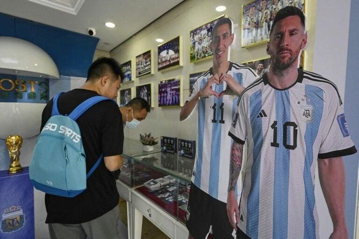 Gerrard làm thầy Benzema, Brazil vẫn đợi Ancelotti