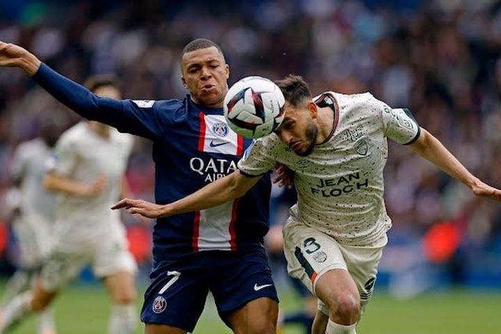 Căng thẳng giữa Mbappe và PSG leo thang
