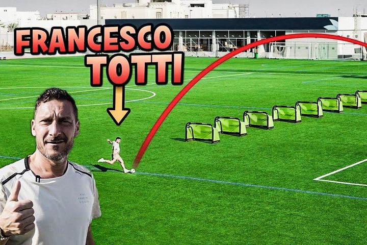 Totti và thử thách với 10 khung thành mini