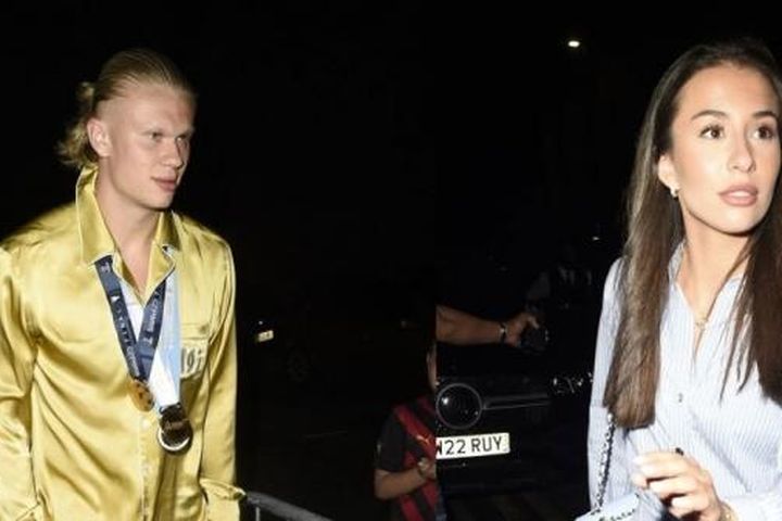 Erling Haaland đeo 3 huy chương cùng bạn gái dự tiệc mừng Man City thi đấu thành công
