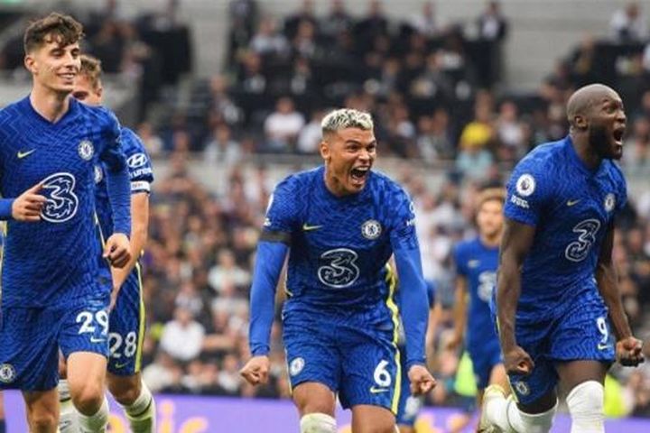 Chelsea là đối thủ lớn nhất của Man City ở Premier League mùa tới