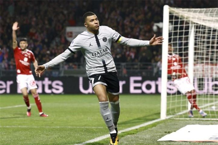 Real Madrid chi 200 triệu Euro cho Mbappe