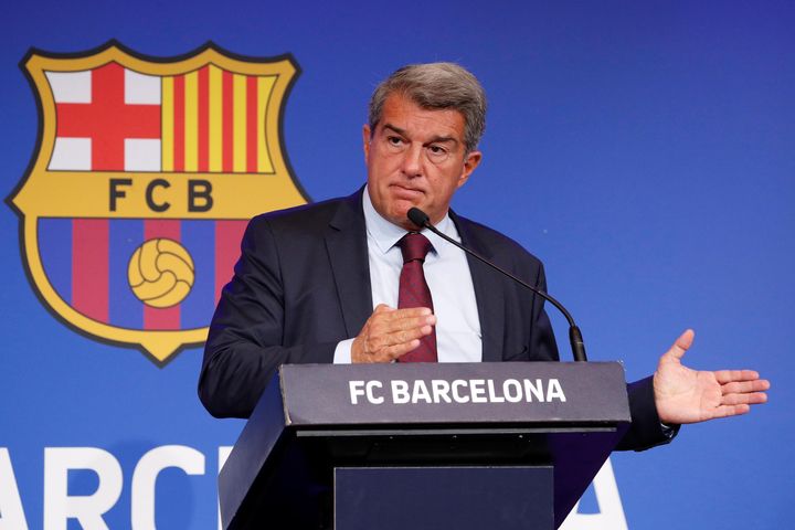 Barca tiếp tục giảm lương
