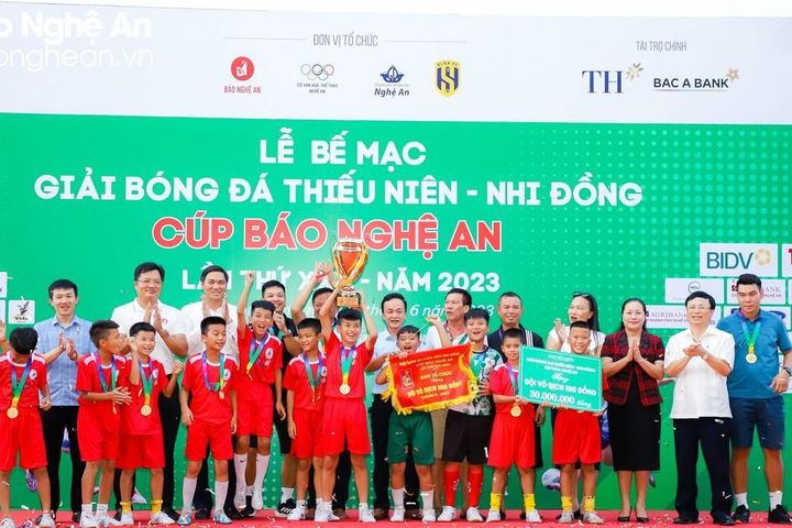 Hành trình bảo vệ thành công 'ngôi vương' của Nhi đồng Tân Kỳ