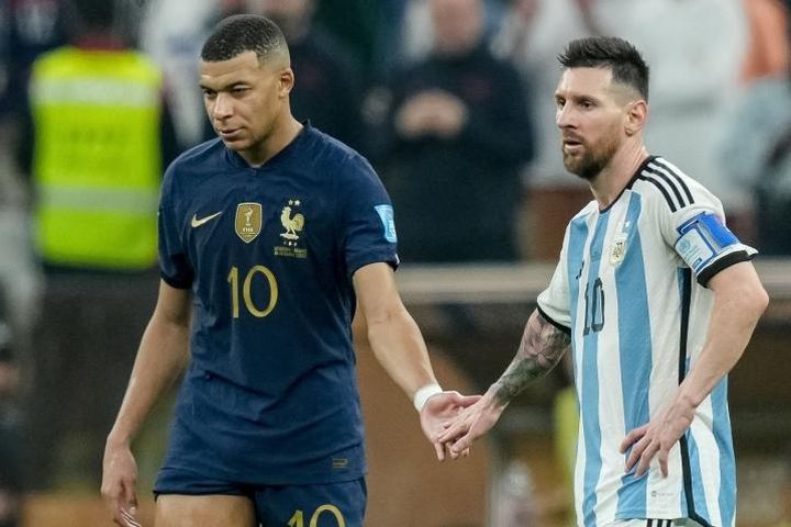 Mbappe chỉ trích cả nước Pháp vì đối xử tệ với Messi