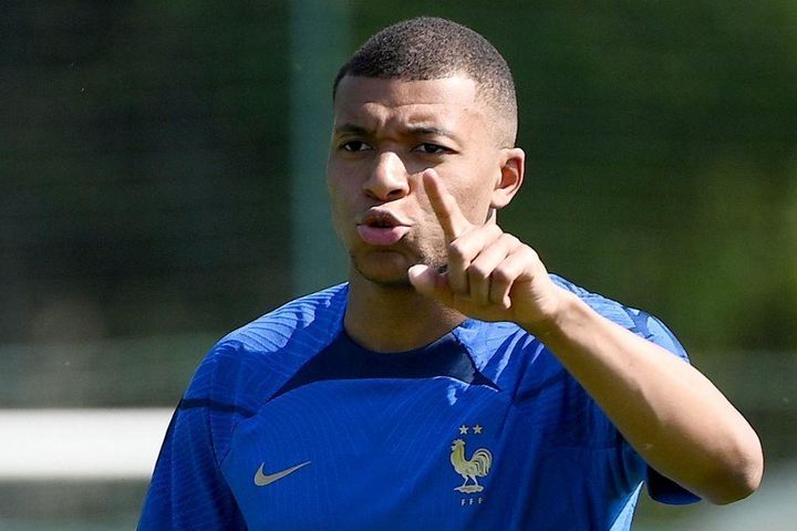 Mbappe coi chừng 'đi chẳng được, ở không xong'