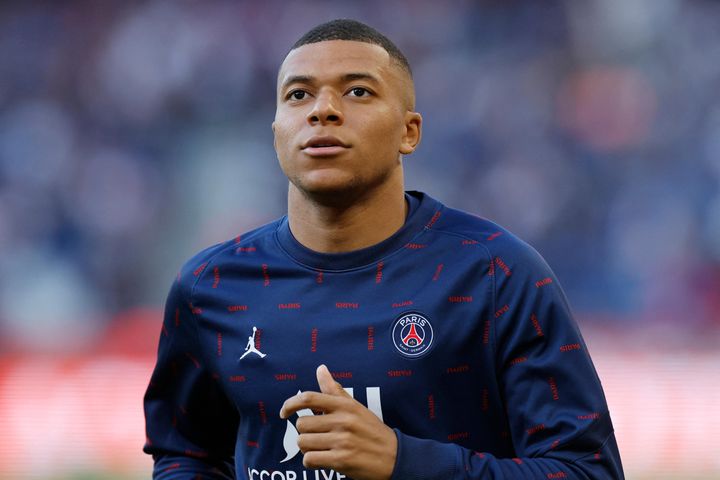 Đồng đội muốn Mbappe ở lại PSG