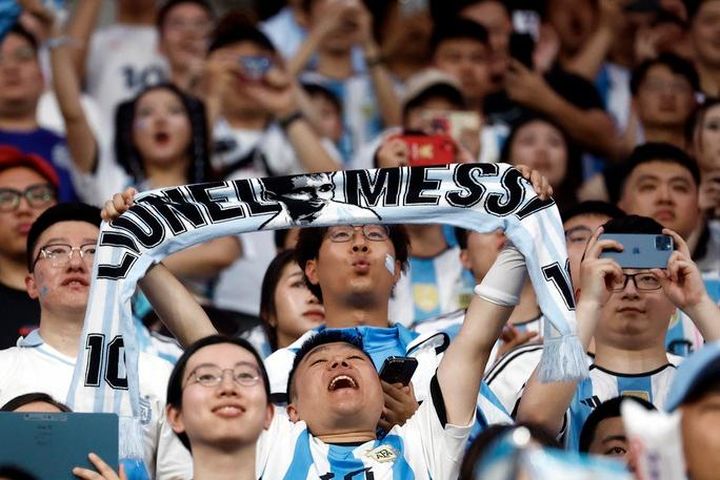 Messi ghi bàn sau 80 giây, 'đốn tim' người hâm mộ Bắc Kinh