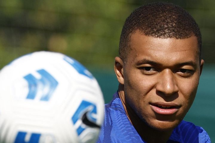 Mbappe tuyên bố ở lại PSG: Sự thật sau lời hứa
