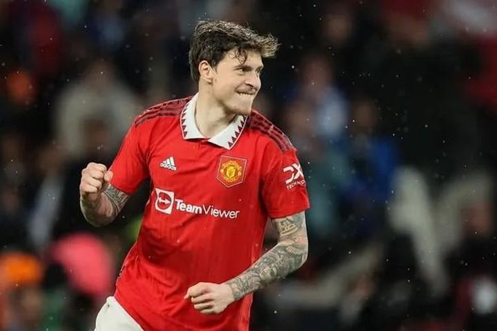HLV Ten Hag ngăn cản MU bán Lindelof