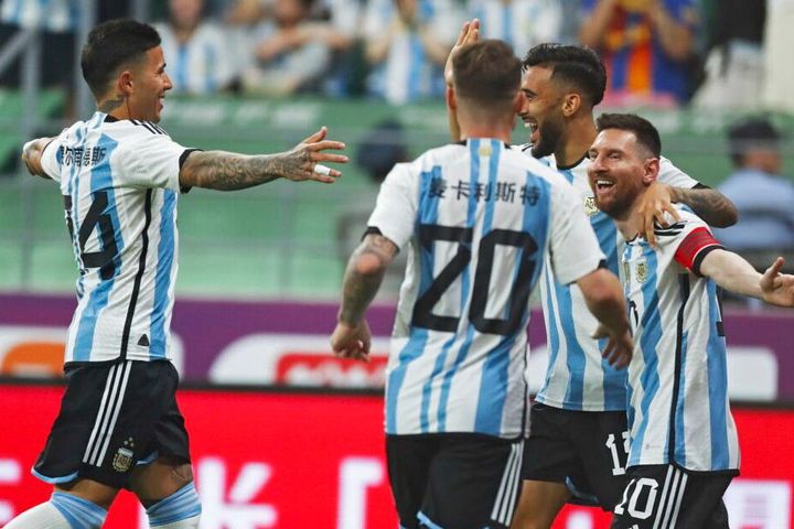 'Messi, anh đá 15 phút khó thế sao?'