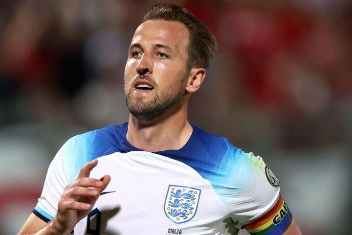 Kane đi vào lịch sử sau bàn thắng ở vòng loại EURO