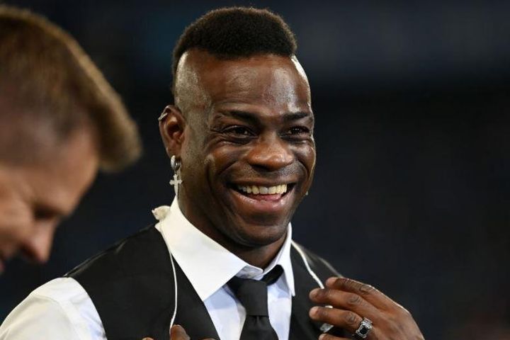 Balotelli đấm nhầm giám đốc CLB chủ quản