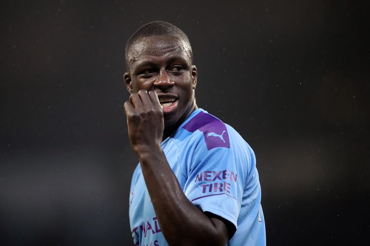 Man City chia tay cầu thủ dính cáo buộc hiếp dâm