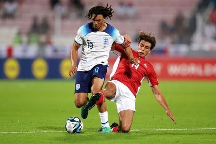 Southgate khai phá tiềm năng của Alexander-Arnold