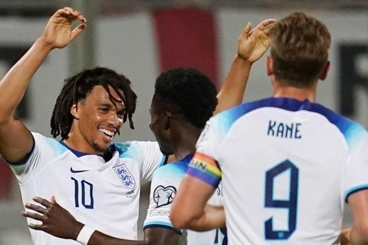 Alexander-Arnold dẫn dắt tuyển Anh đè bẹp Malta