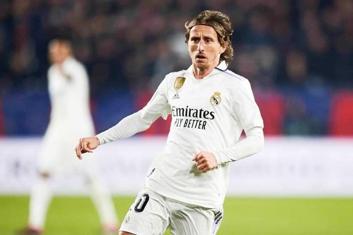 Modric từ chối nhiều đề nghị khổng lồ từ Trung Đông