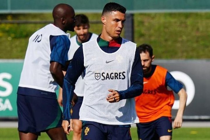 Ronaldo không còn chơi ở châu Âu tốt cho tuyển Bồ Đào Nha