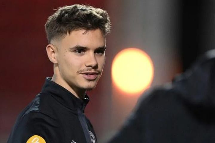Romeo Beckham ký hợp đồng 1 năm với Brentford