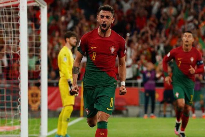 Ronaldo mờ nhạt, Bruno Fernandes giúp Bồ Đào Nha hạ Bosnia