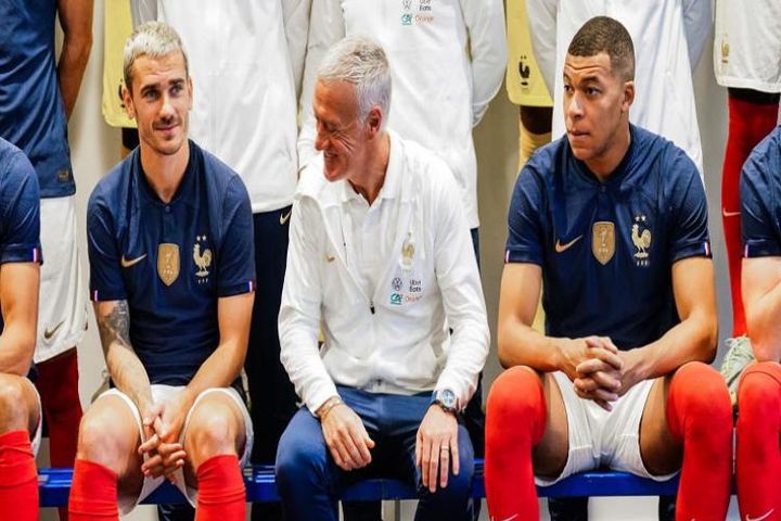 PSG cứng rắn với Mbappe: Gia hạn hoặc dự bị 1 năm, nguy cơ lỡ Euro 2024