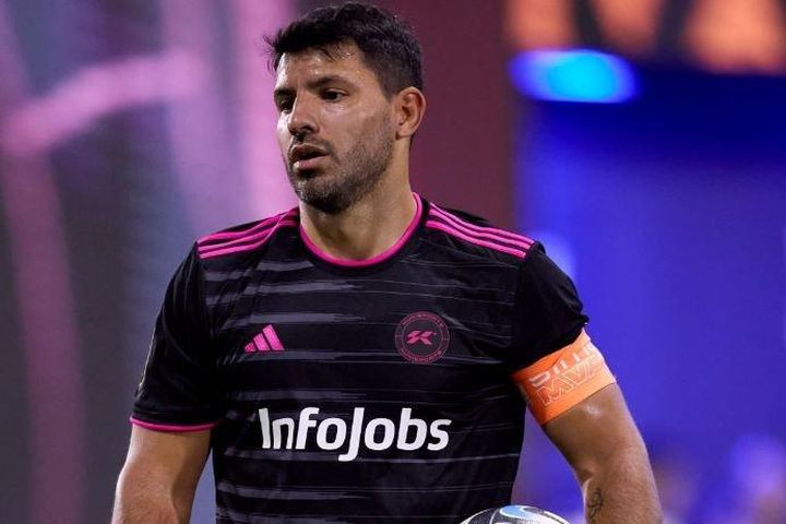 Aguero lập hat-trick vào lưới Casillas