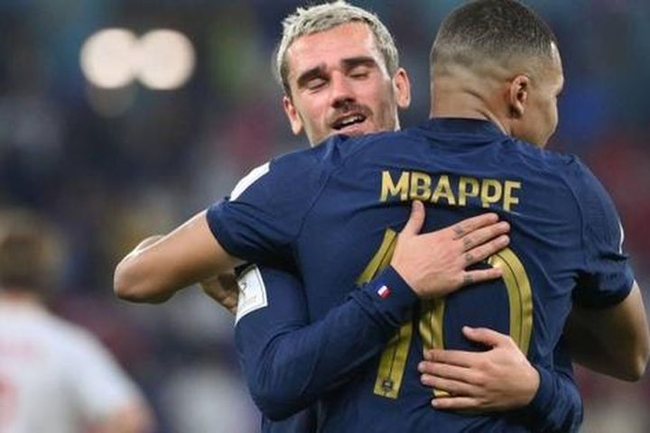 Griezmann thừa nhận 'khó chịu' với Mbappe trên tuyển Pháp