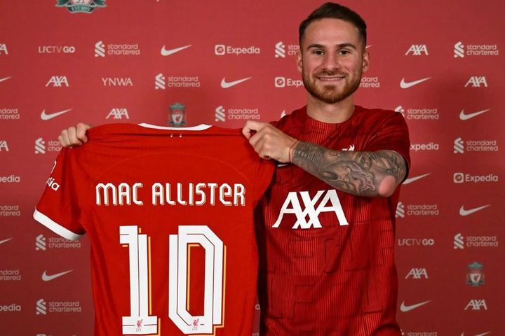 Vì sao cầu thủ được mệnh danh là 'Con dao quân đội Thụy Sĩ' lại phù hợp với Liverpool