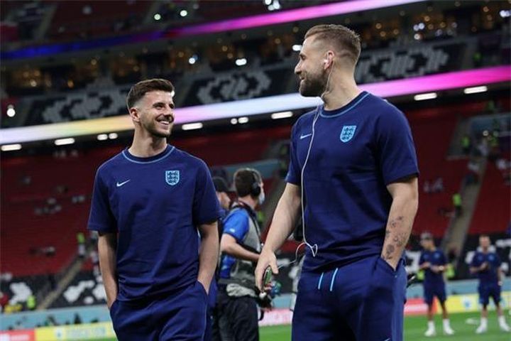 Luke Shaw mời gọi Mason Mount gia nhập MU