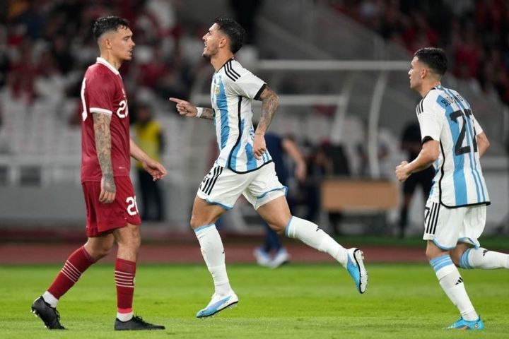 Argentina thắng nhàn Indonesia trong ngày vắng Messi