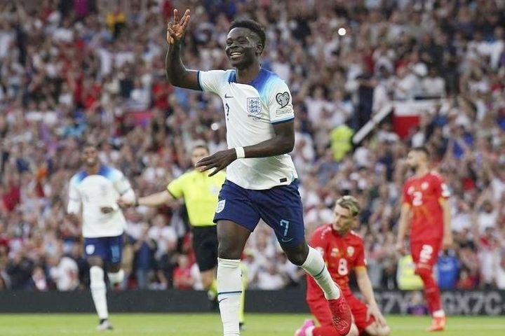 Saka ghi hat-trick quốc tế đầu tiên, tuyển Anh hủy diệt Bắc Macedonia