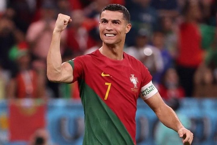 Cristiano Ronaldo: 'Kỷ lục chạy theo tôi'