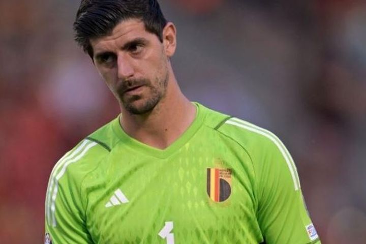 Courtois đột ngột bỏ tuyển, HLV và cầu thủ Bỉ sốc nặng