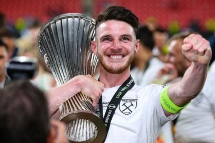 HLV Erik ten Hag 'điên tiết' với BLĐ M.U vì Declan Rice