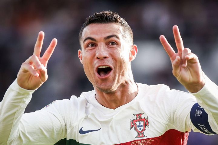 Ronaldo phấn khích khi ghi bàn thắng để đời