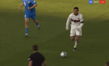 Ronaldo nhận án phạt sau pha ăn vạ