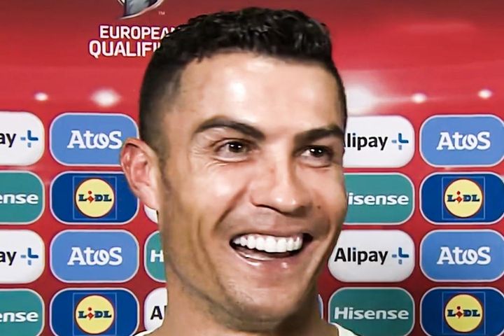 Phản ứng của Ronaldo sau khi lập kỷ lục Guinness