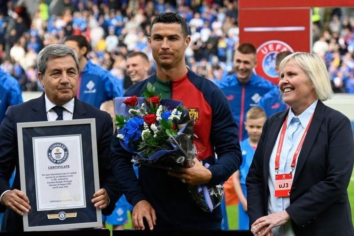 Cristiano Ronaldo cán mốc 200 trận đấu cho đội tuyển quốc gia, nhận kỷ lục Guinness
