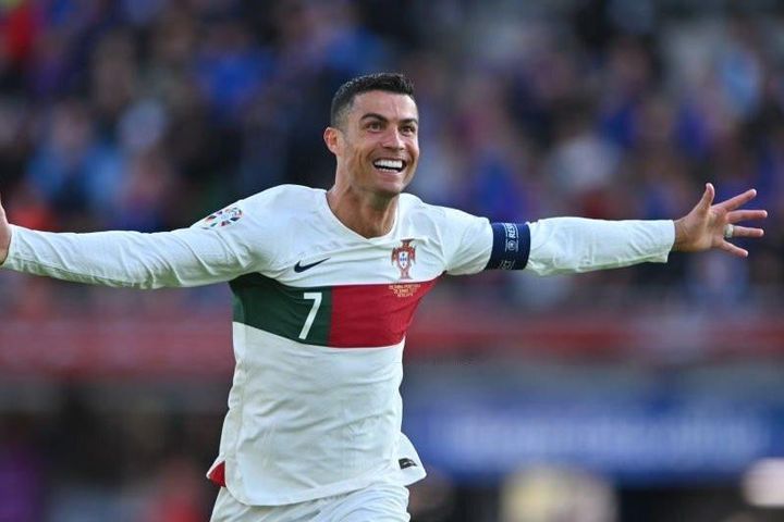 Ronaldo tỏa sáng trong ngày lịch sử, Bồ Đào Nha hạ Iceland