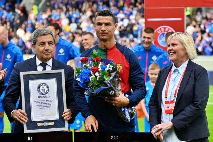 Ronaldo lập kỷ lục Guinness trong ngày giúp Bồ Đào Nha thắng trận