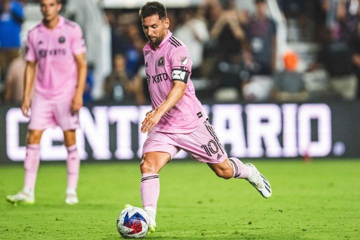 Xem clip và chùm ảnh tuyệt phẩm của Messi ngày ra mắt Inter Miami
