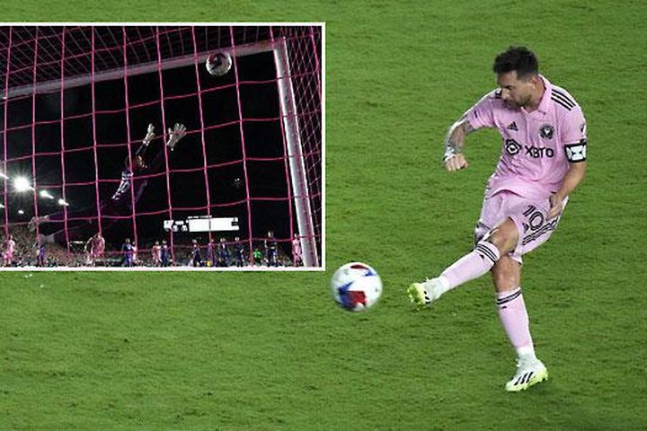 Tuyệt phẩm của Messi và những pha sút phạt sắp… 'tuyệt chủng'
