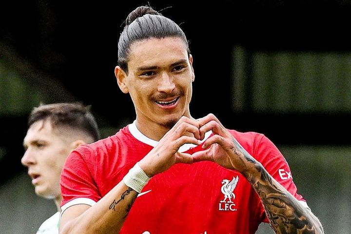 Darwin Nunez rực sáng, Liverpool hòa 4-4 hú vía