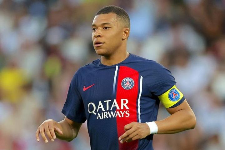 Nóng rực tương lai Mbappe: MU và 4 đại gia săn đón, PSG hạ giá bán