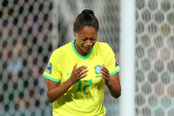 World Cup nữ 2023: Tiền đạo Brazil bật khóc khi lập hat-trick đầu tiên của giải