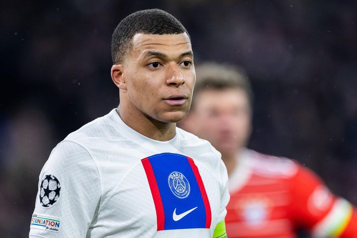 PSG đồng ý bán Mbappe với giá kỷ lục 300 triệu euro