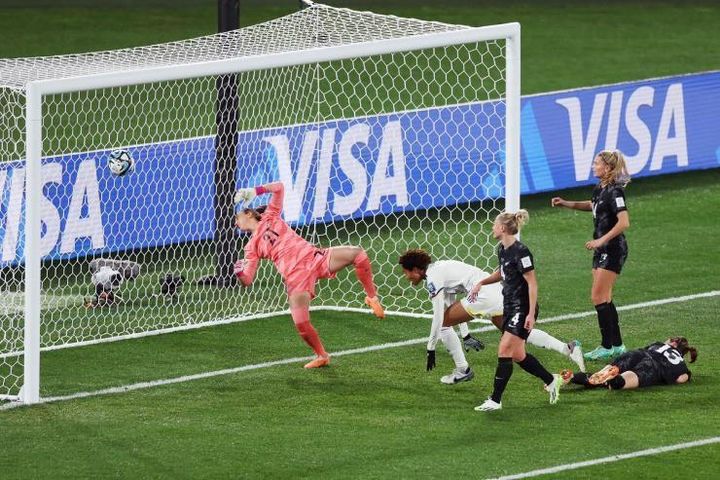 Sarina Bolden ghi bàn thắng cho ĐT nữ Philippines, tạo khoảnh khắc lịch sử ở World Cup